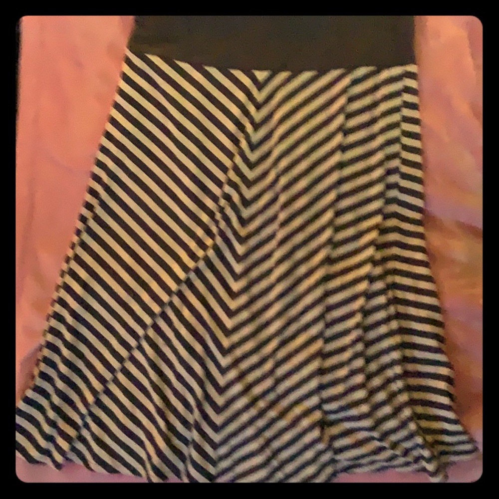 Old Navy Gray and white striped pull-on skirt